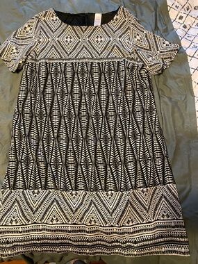 Black & White Geometric Pattern Shift Dress size L